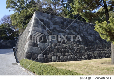 皇居東御苑の汐見坂の石垣 皇居東御苑の汐見坂の石垣 28580783
