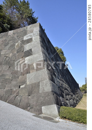 皇居東御苑の汐見坂の石垣 皇居東御苑の汐見坂の石垣 28580785