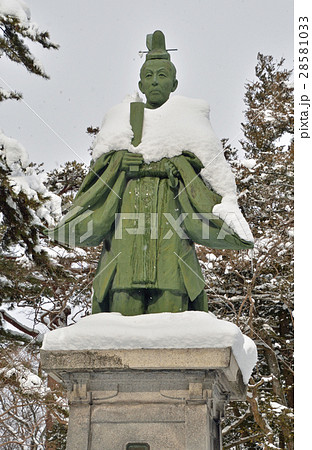 秋田散歩：雪の千秋公園　佐竹義堯公銅像 28581033