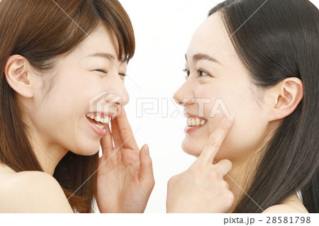 2人の女性 ビューティーショット 2人の女性 ビューティーショット 28581798