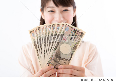 若い女性、お札、10万円 28583510