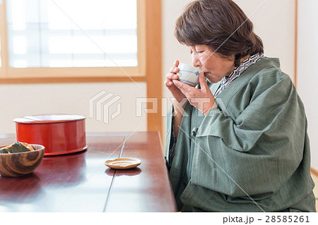 旅館 シニア女性 28585261