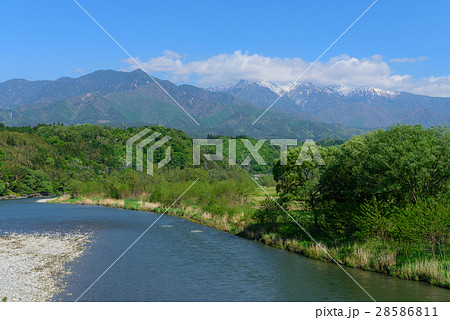 長野　中央アルプスと天龍川 28586811
