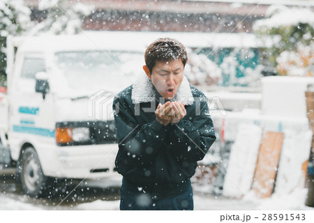 middle-aged and older person 28591543