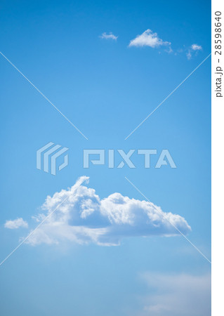 青空と雲　ふわふわの雲 28598640