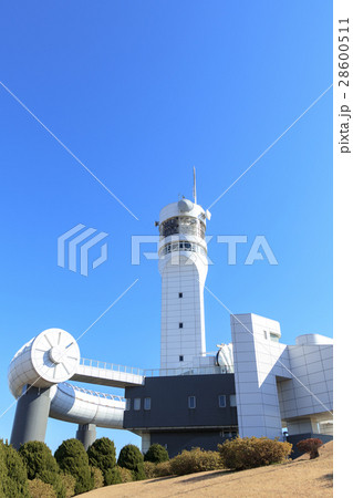 快晴の横浜シンボルタワー公園 28600511