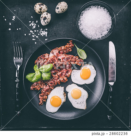 Bacon and quail eggs 28602236