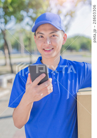 deliveryman talk on phone deliveryman talk on phone 28603306