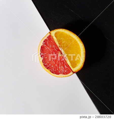 Grapefruit and orange citrus fruit halves 28603720