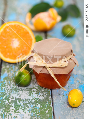 Fresh citrus jam and fruits 28606385