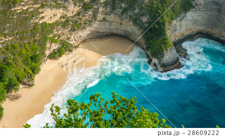 Manta Bay or Kelingking Beach on Nusa Penida Manta Bay or Kelingking Beach on Nusa Penida 28609222