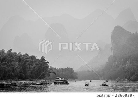 Scenic route along the Li river Guilin - Yangshou 28609297