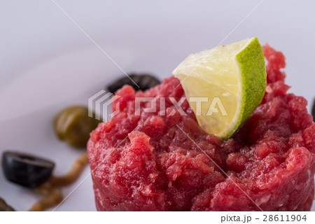 Lime on single portion of tartar steak Lime on single portion of tartar steak 28611904