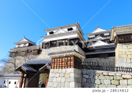 本丸から見た松山城 28614812