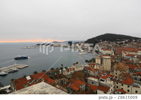 世界遺産　ディオクレティアヌス宮殿　鐘楼から撮影したスプリットの街 28615009