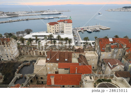 世界遺産　ディオクレティアヌス宮殿　鐘楼から撮影したスプリットの街 28615011