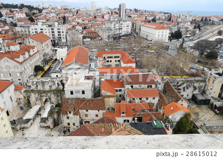 世界遺産　ディオクレティアヌス宮殿　鐘楼から撮影したスプリットの街 28615012