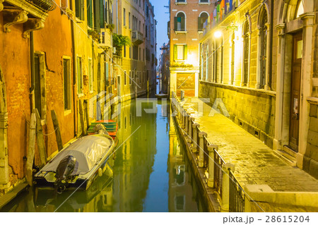 イタリア　ヴェネツィアの風景　路地裏 28615204