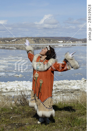 Dancing Chukchi wonan 28619928
