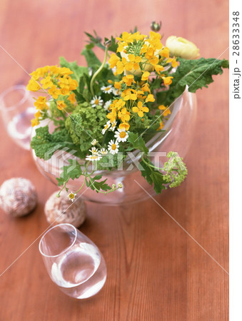 フラワーアレンジメント 28633348