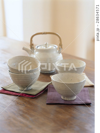 茶碗と急須 茶碗と急須 28634571