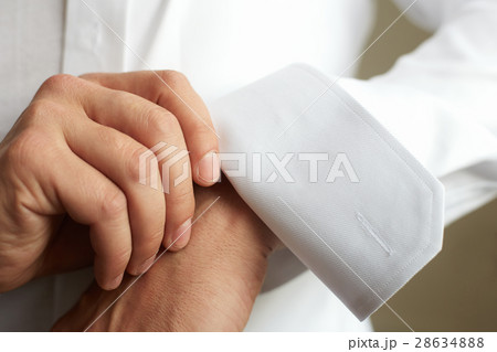 Man dresses for wedding to shirt 28634888