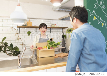 運送業者 28636425