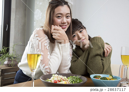 女性　ポートレート 28637117