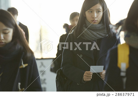 入試会場へ入る受験生たち 入試会場へ入る受験生たち 28637971