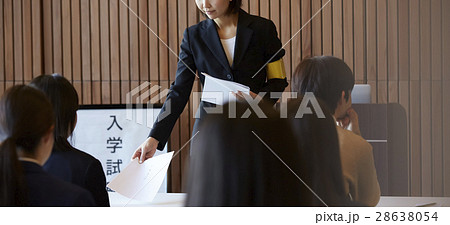 受験会場 試験を受ける学生たち 受験会場 試験を受ける学生たち 28638054