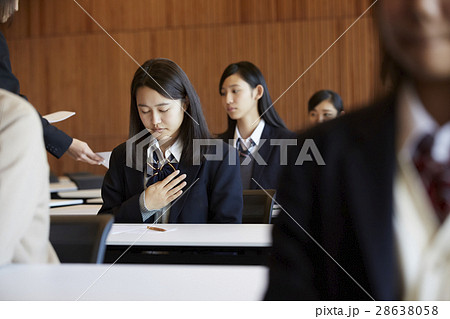 受験会場 試験を受ける学生たち 受験会場 試験を受ける学生たち 28638058