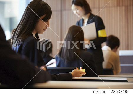 受験会場 試験を受ける学生たち 受験会場 試験を受ける学生たち 28638100