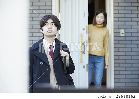 高校生　男子　朝　通学 28638162