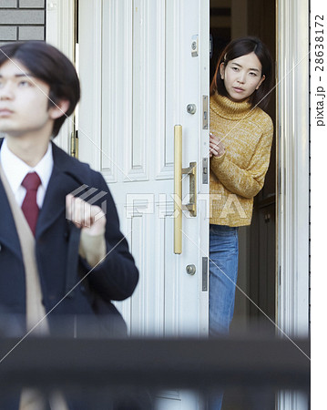 高校生　男子　朝　通学 28638172