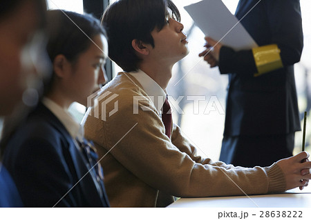 受験会場 試験を受ける学生たち 受験会場 試験を受ける学生たち 28638222