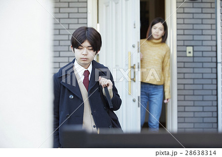 高校生　男子　朝　通学 28638314