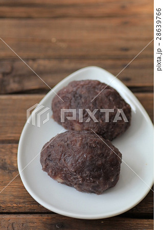 手作りの粒あんおはぎ　和菓子 28639766