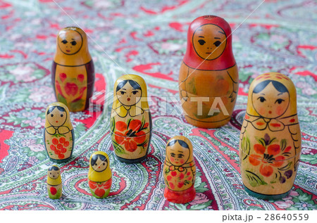 Russian nesting dolls on the traditional handkerchief. 28640559