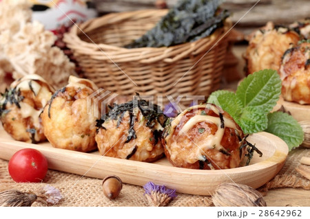 Takoyaki fried balls with sauce Takoyaki fried balls with sauce 28642962