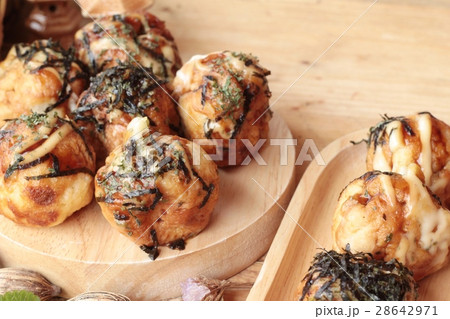 Takoyaki fried balls with sauce Takoyaki fried balls with sauce 28642971