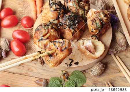 Takoyaki fried balls with sauce  28642988