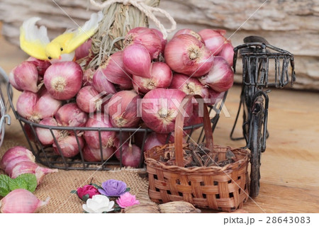 raw shallots for cooking on wood background. raw shallots for cooking on wood background. 28643083