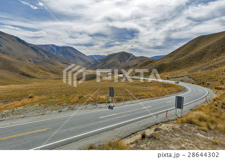 Lindis Pass on State Highway 8, New Zealand Lindis Pass on State Highway 8, New Zealand 28644302