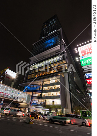 渋谷 ヒカリエ 夜景 風景 ランドマーク 観光地 駅前 再開発 渋谷駅 工事の写真素材