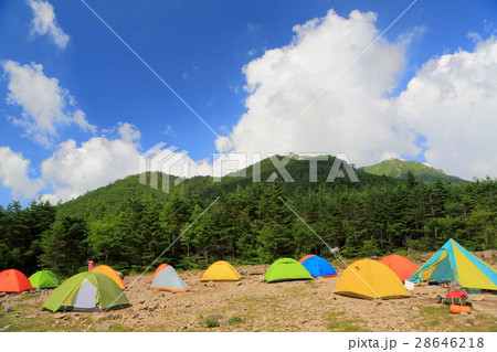 八ケ岳連峰・青年小屋のテント場と権現岳 八ケ岳連峰・青年小屋のテント場と権現岳 28646218