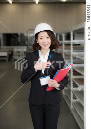 物流 倉庫 女性 物流 倉庫 女性 28648341