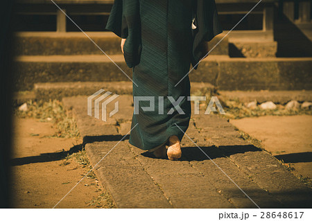 woman during pregnancy or shortly after childbirth 28648617