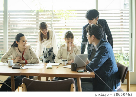 オフィスカジュアルビジネスイメージ 28650462