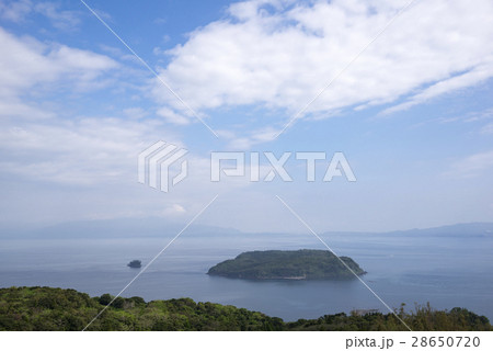 知林ヶ島は縁結びの島,鹿児島・指宿市本土から砂の道が出現する時だけ歩いて渡れるパワースポット 28650720