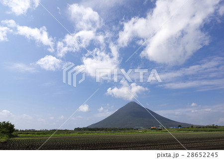 開聞岳,薩摩半島の最南端指宿市の観光名所1位,見事な円錐形山容から薩摩富士とも呼ばれる指宿のシンボル 28652245